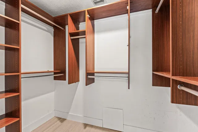 Residence photo 16