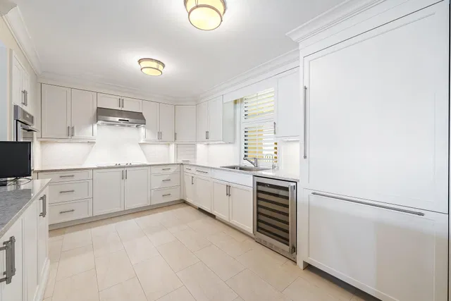 Unit 202 photo 4