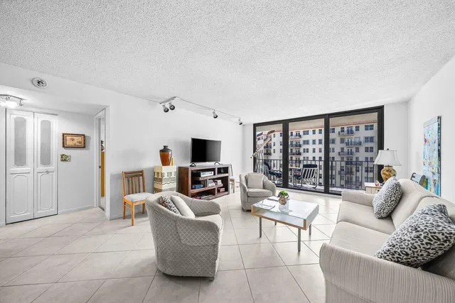 Unit 6150 photo 6