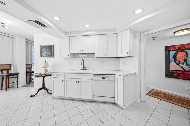 Unit 809 photo 11