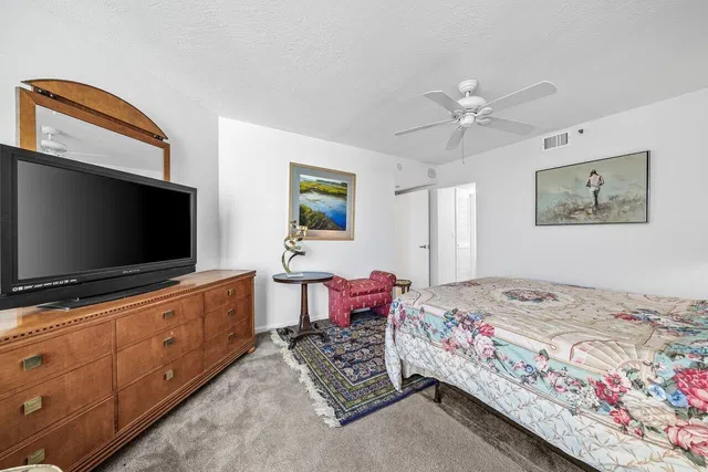 Unit 809 photo 20