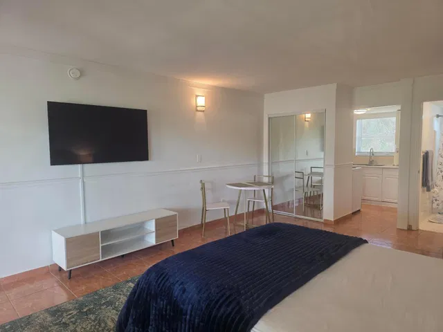  Unit 205 photo 5