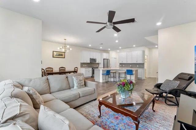 Residence photo 19