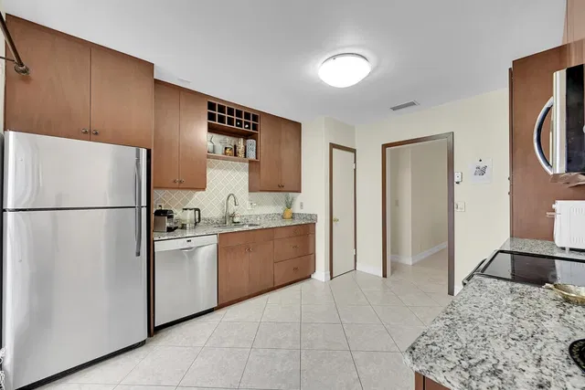 Unit 202 photo 11