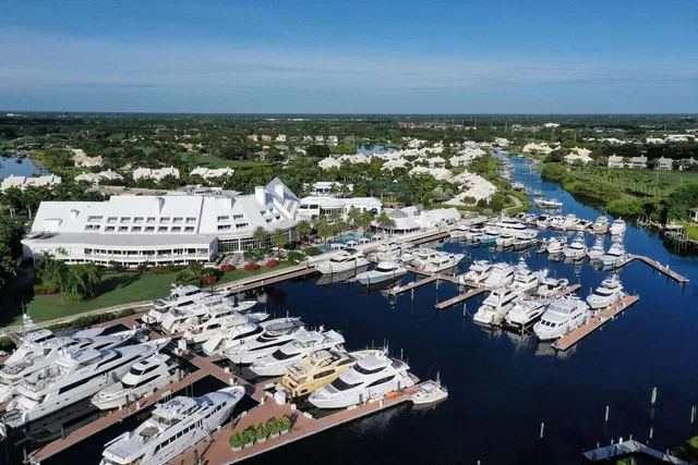 Admirals Cove Residence photo 52
