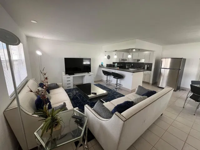 Unit 114 photo 4