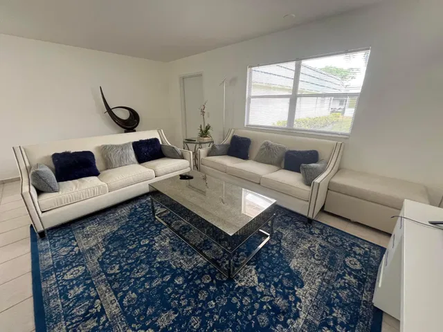 Unit 114 photo 9
