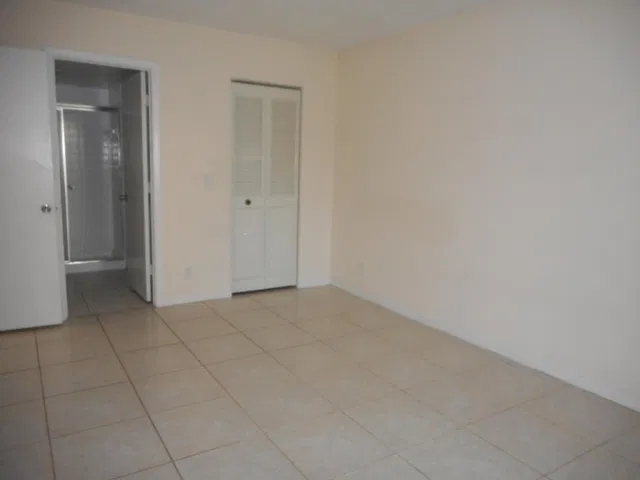 Unit F1 photo 9