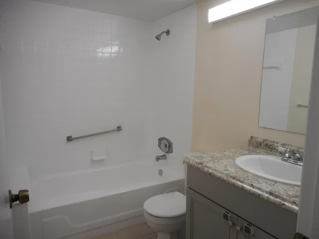 Unit F1 photo 10