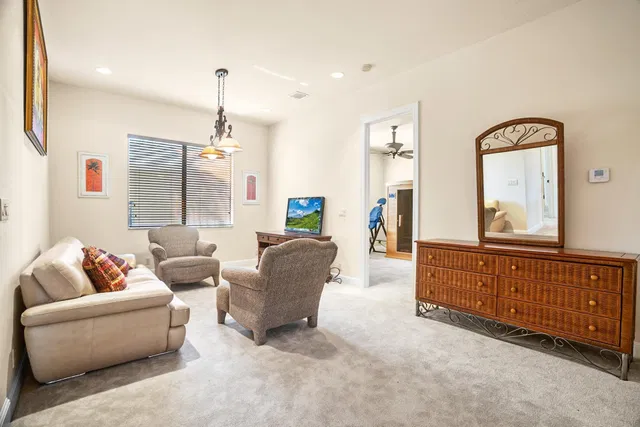 Residence photo 38