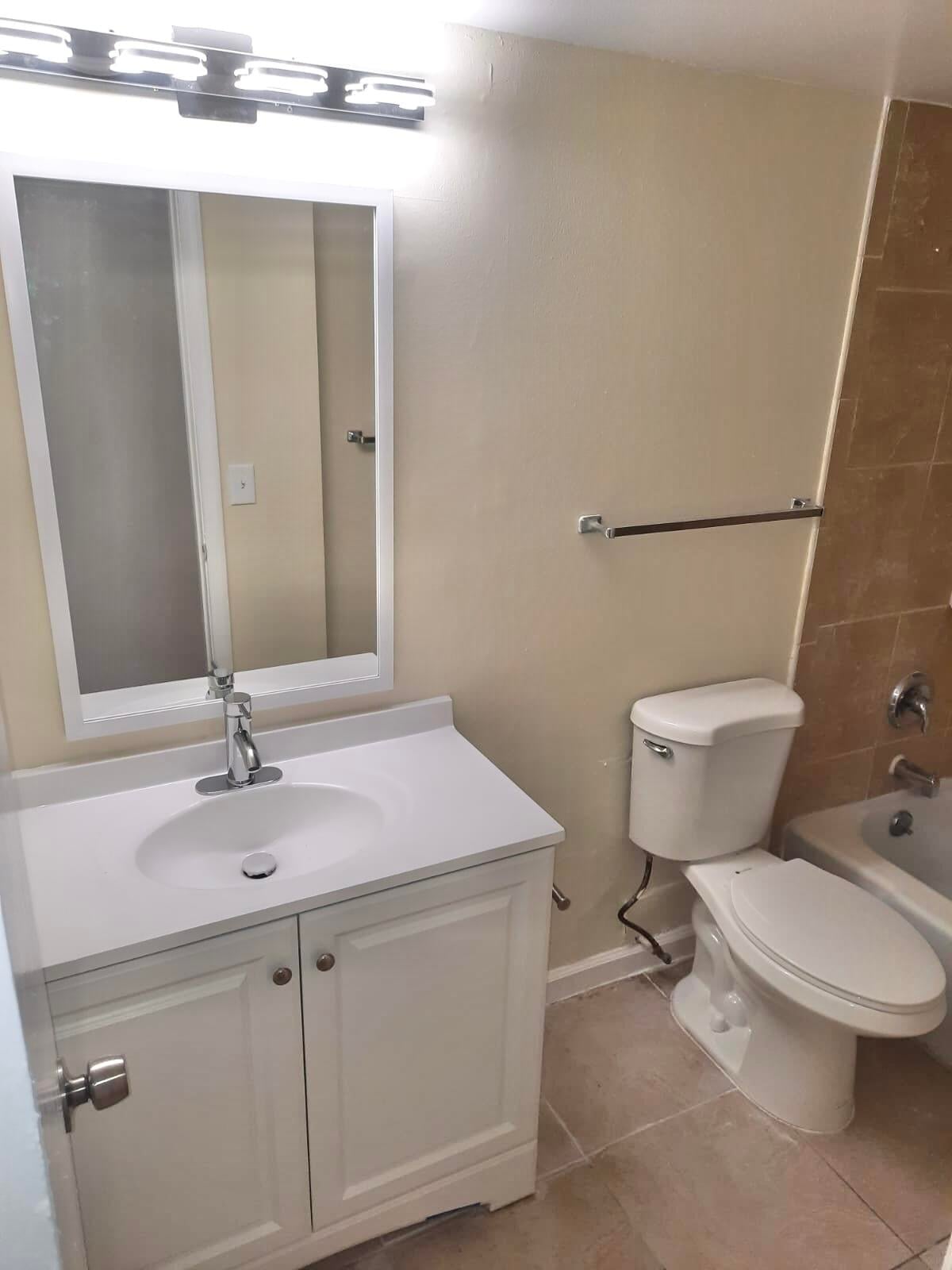 Unit B29 photo 5