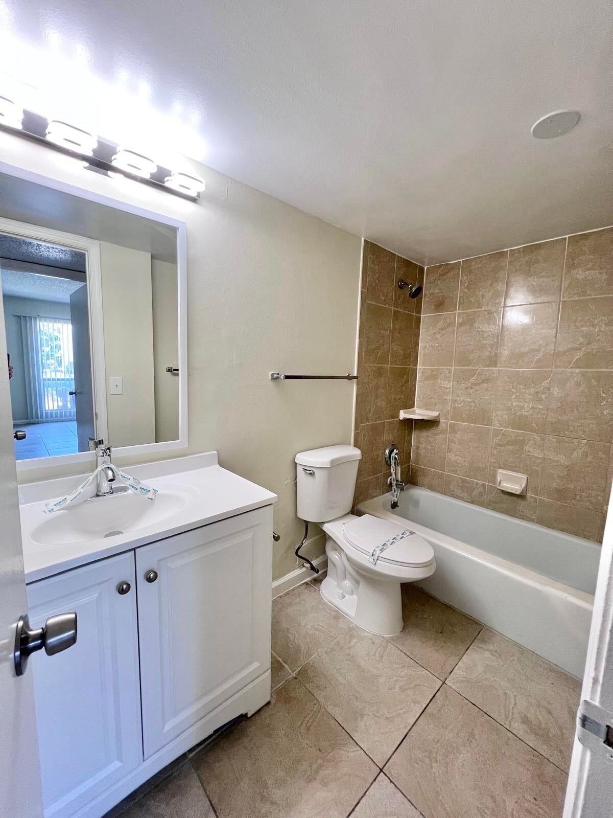 Unit B29 photo 12