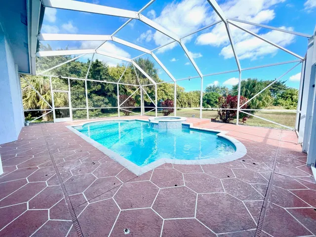 Residence photo 43