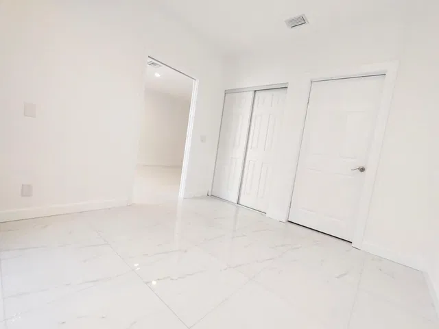 Residence photo 12