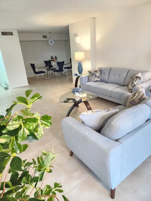 Singer Island Unit 703 photo 4
