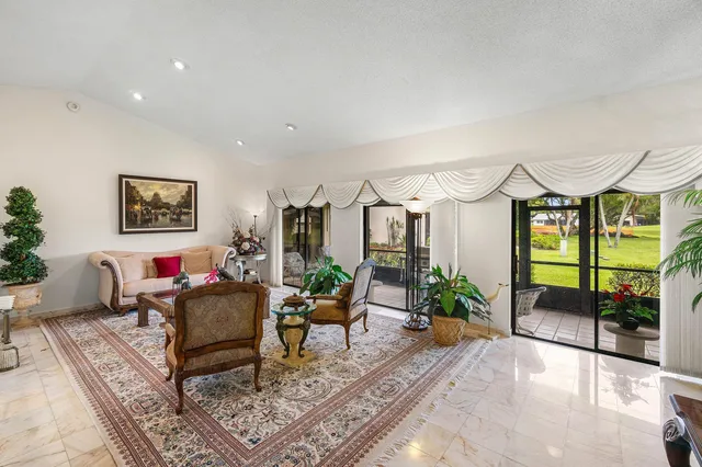 Residence photo 18