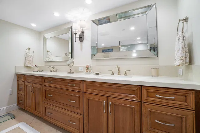 Singer Island Unit 19d photo 17