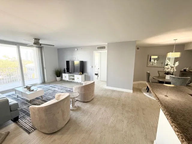 Unit 406 photo 6