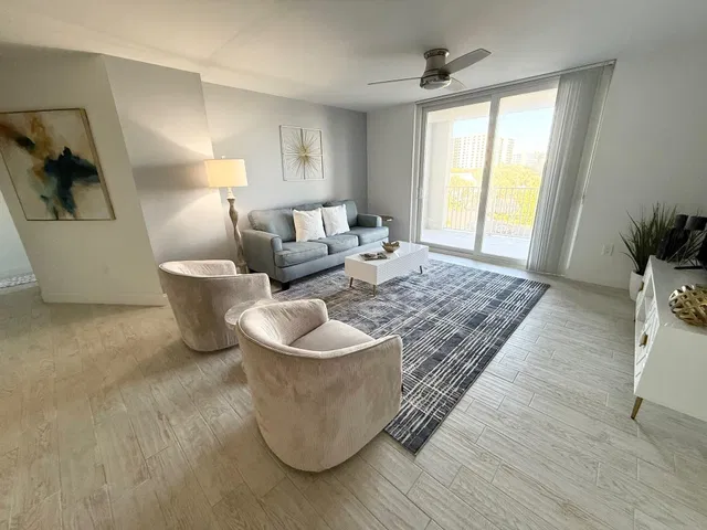 Unit 406 photo 7