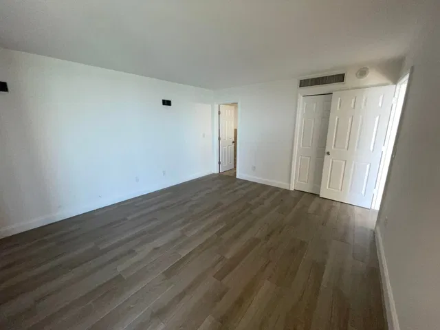 5200 N Flagler Unit 2004 photo 10