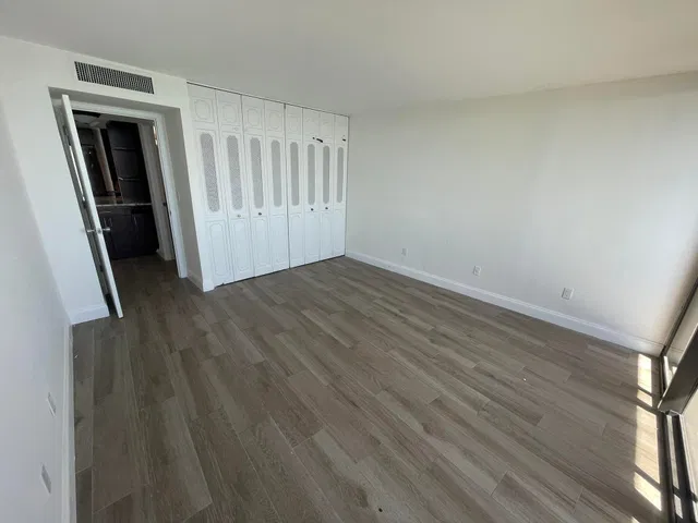 5200 N Flagler Unit 2004 photo 14