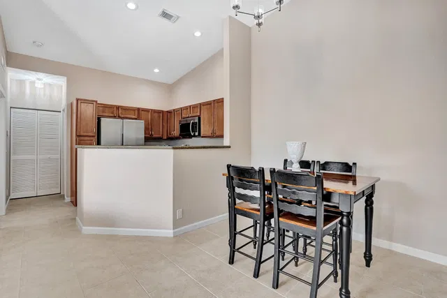 Unit 1825 photo 5