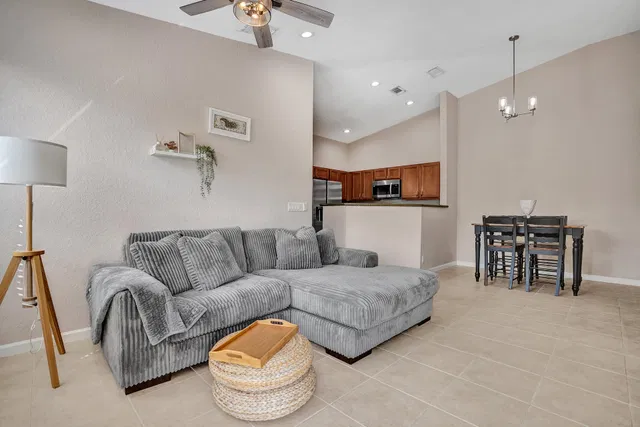 Unit 1825 photo 7