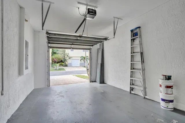 Unit 1825 photo 20