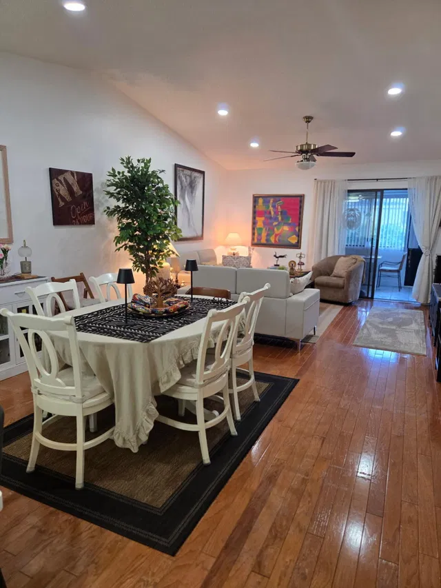 Unit 1204 photo 5