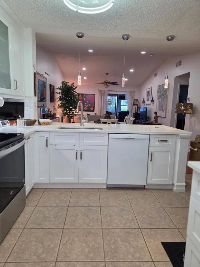 Unit 1204 photo 8