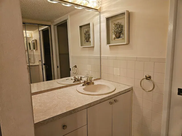 Unit 8 photo 24
