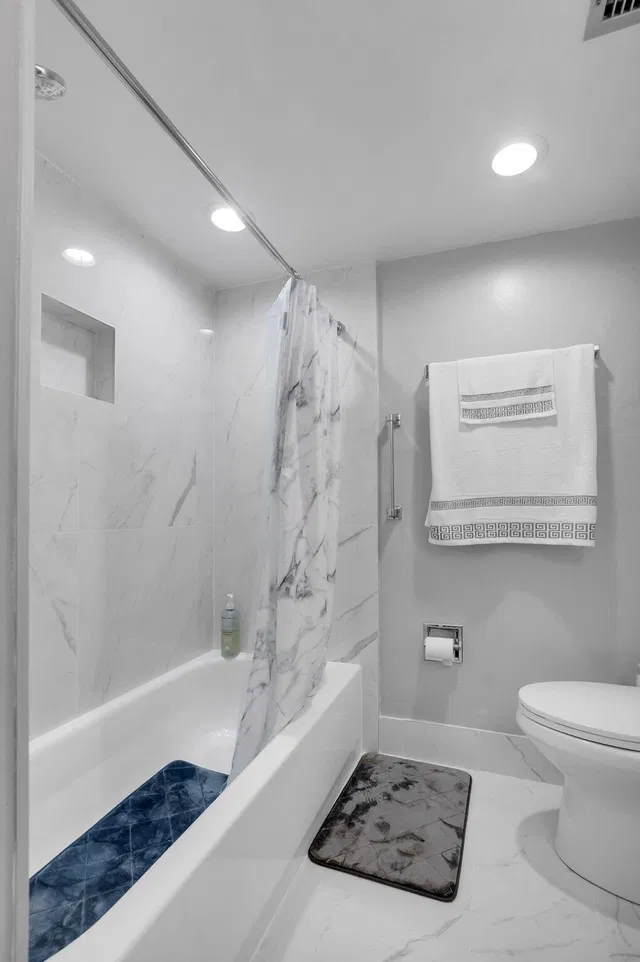 Unit 305 photo 24