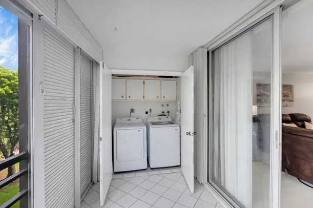 Unit 305 photo 29
