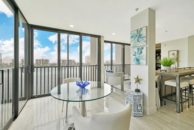 Unit 512 photo 15