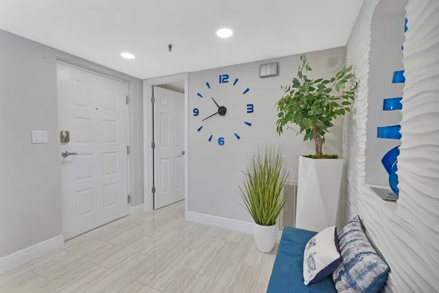 Unit 512 photo 19