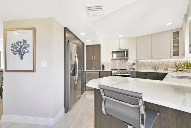 Unit 512 photo 23