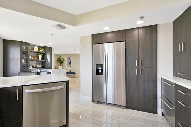 Unit 512 photo 24