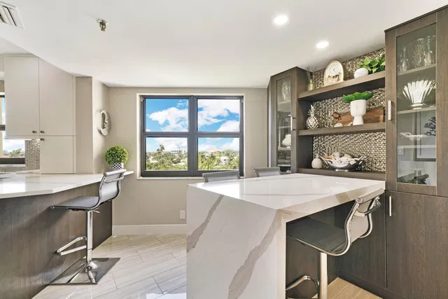 Unit 512 photo 25