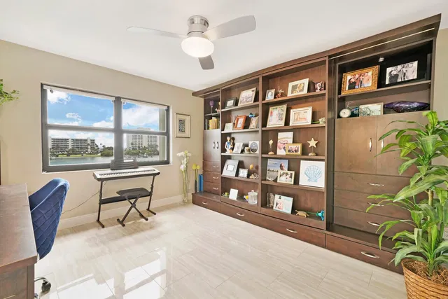 Unit 512 photo 32