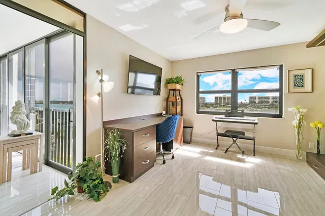 Unit 512 photo 33