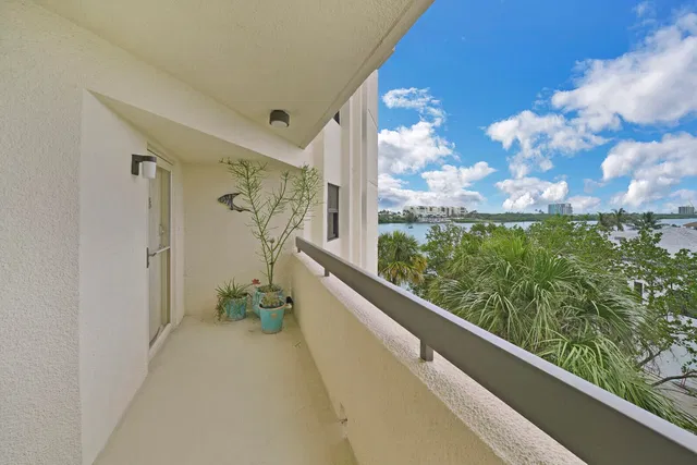 Unit 512 photo 42