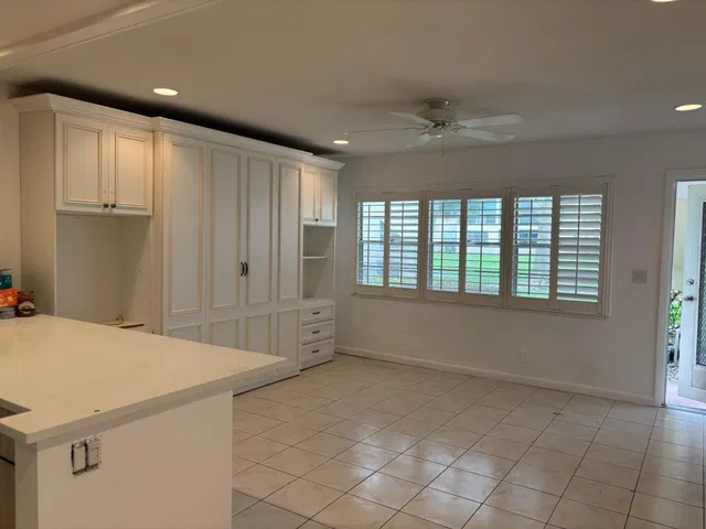Unit 223 photo 6
