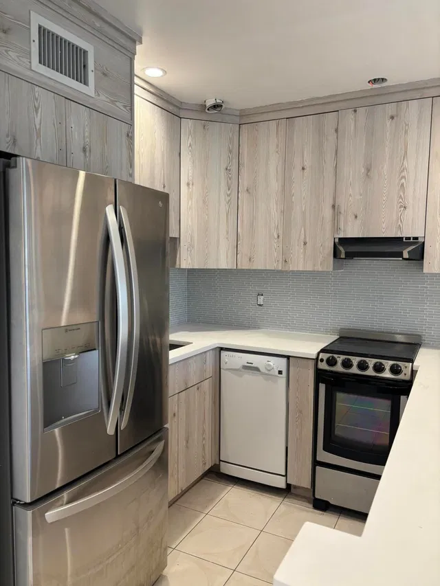 Unit 223 photo 11