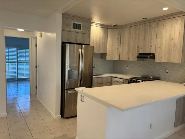 Unit 223 photo 15