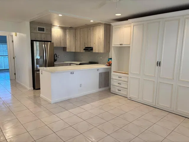 Unit 223 photo 16