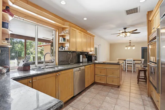 Residence photo 25