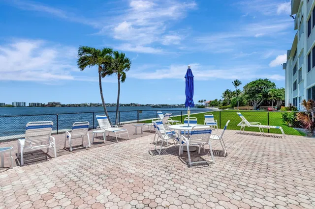 Lakeside Arms Lake Worth Unit 214 photo 27