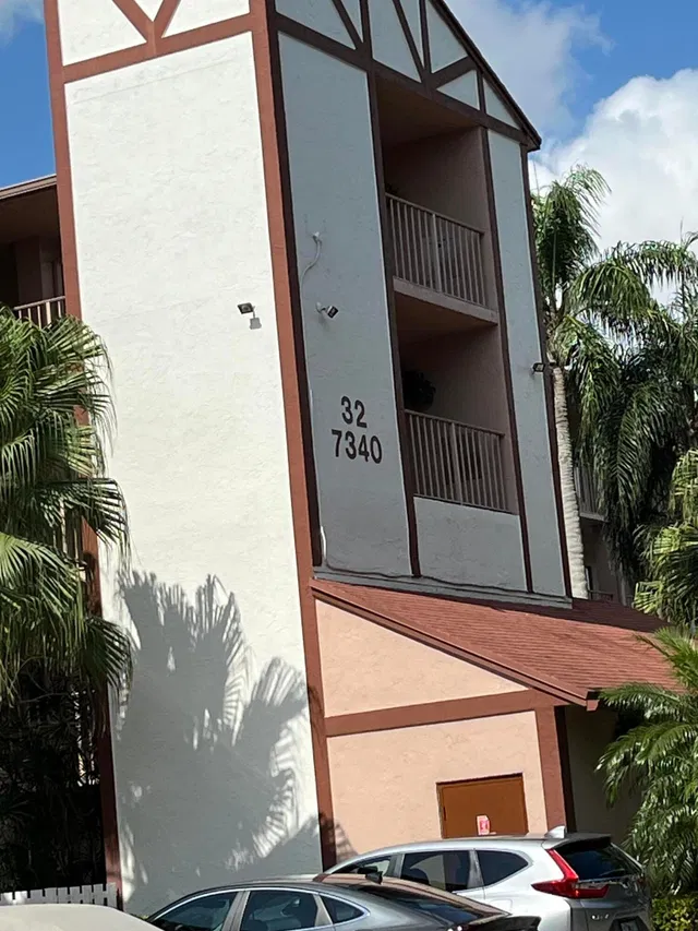Unit 205 photo 4