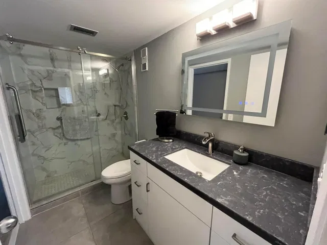 Unit 205 photo 31