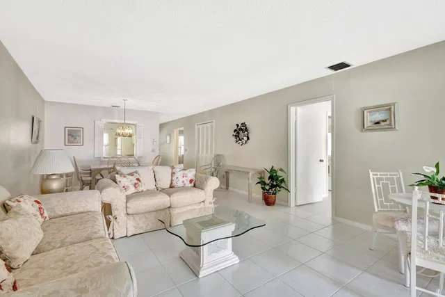 Unit 211 photo 9